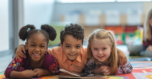 Como Escolher o Kit de Cuidados com o Cabelo Ideal para Cada Fase da Infância.